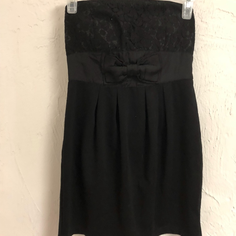 Strapless dress with lace and bow